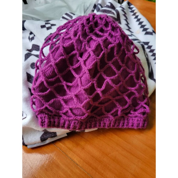 Burton Wool Knit Hat With Crochet Netting. Fuchsia. Excellent! - Picture 1 of 7